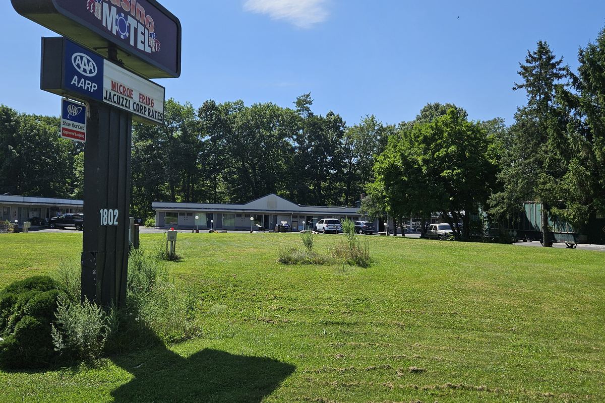 Blazers Lodge grounds and roadside sign at 1802 Route 611, Mount Pocono